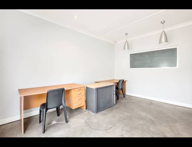 329M² BUSINESS FOR SALE IN GREENSIDE